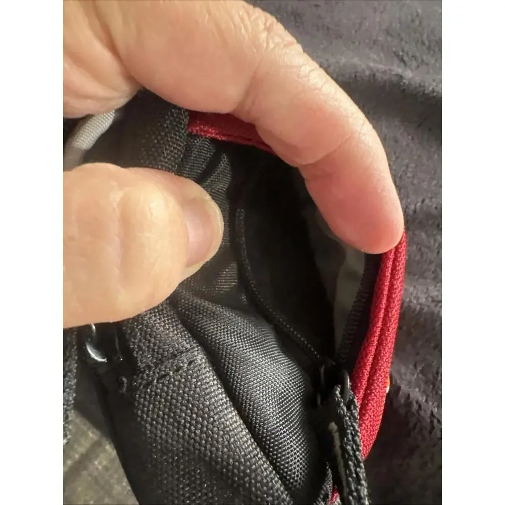 Lowepro LP36320-0WW‎ Tahoe 10 Camera Pouch Red